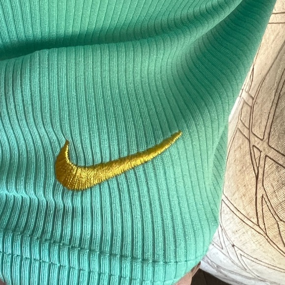 Nike Dri-Fit Livestrong Racerback Tank - Picture 4 of 4